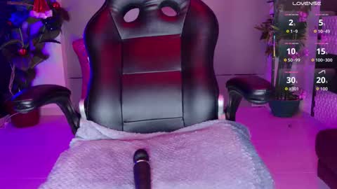   online show from December 4, 2:05 pm