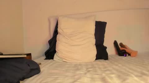 Snapshot of malarivera chatting on March 12, 7:47 pm Laura online show from March 12, 7:47 pm