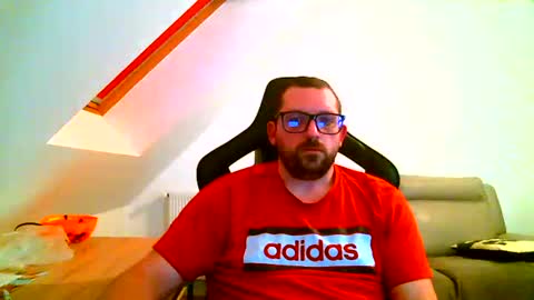 breton online show from December 17, 5:36 pm