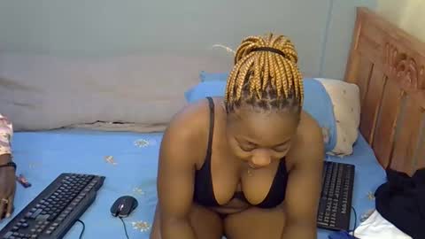 Snapshot of mama_pussie chatting on October 6, 12:56 pm mama_pussie online show from October 6, 12:56 pm