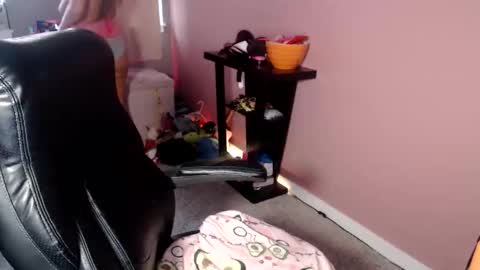 MandyBabyXXX online show from April 14, 1:31 am