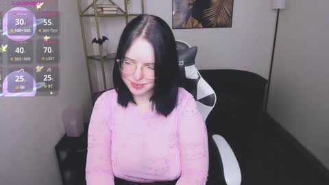 manic_pixie_ online show from December 4, 4:06 pm