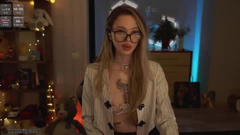 Amelie online show from January 9, 9:09 pm