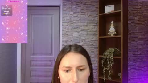 Snapshot of manue_bela chatting on February 26, 11:11 am Angela online show from February 26, 11:11 am