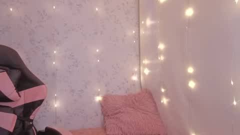 many_hot1 online show from June 23, 4:42 am