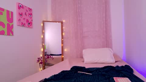     online show from December 4, 12:05 pm