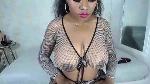 mara_thompsonn online show from March 10, 12:28 pm