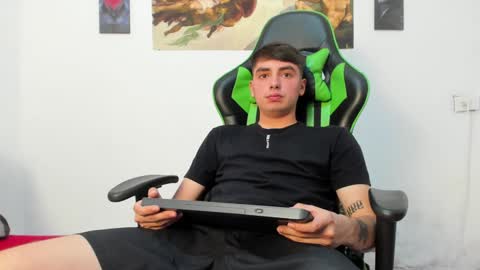 Marcos online show from December 19, 2:34 am