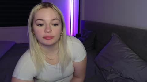 margot_robbie7 online show from November 17, 12:35 am