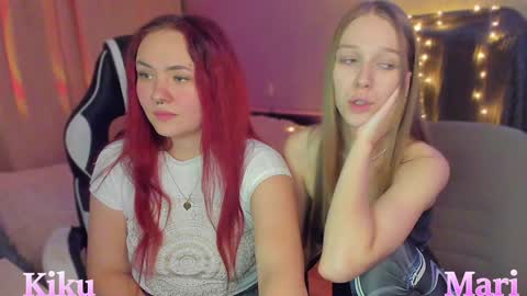 Snapshot of mari_kiku chatting on December 15, 6:37 pm Kiku and Marii - online show from December 15, 6:37 pm