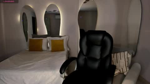 MARIA HERRERA  online show from December 14, 5:46 am