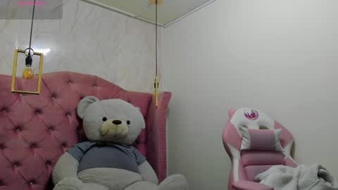   online show from February 1, 6:29 pm