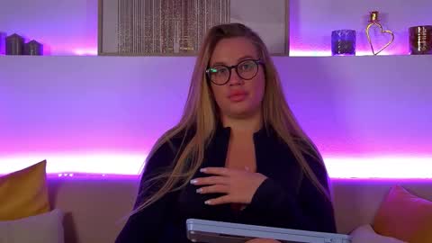 Snapshot of marianeumann chatting on February 12, 6:40 am Maria online show from February 12, 6:40 am