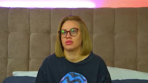 Snapshot of marianeumann chatting on September 19, 6:28 am Maria online show from September 19, 6:28 am