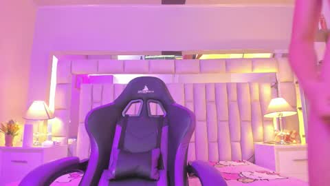 mariiahneedles online show from March 26, 10:09 am