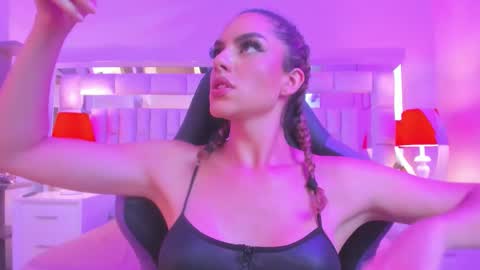 mariiahneedles online show from March 8, 3:43 am