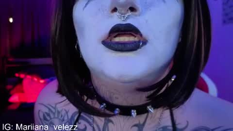 mariiana_velezz online show from July 15, 6:23 pm