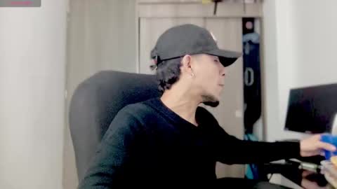 MODEL Mark Rut online show from March 3, 5:42 am