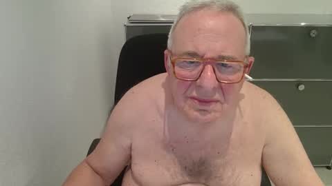 martin_1947 online show from November 16, 9:50 pm