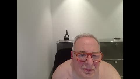 martin_1947 online show from December 22, 9:53 pm