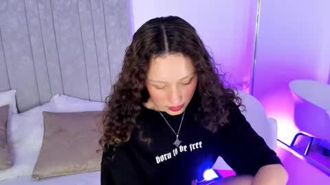 mari online show from December 18, 9:32 pm