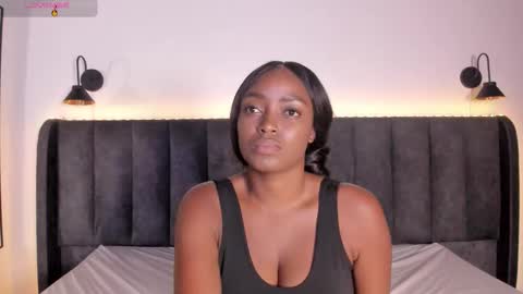 Laura online show from February 28, 8:02 pm