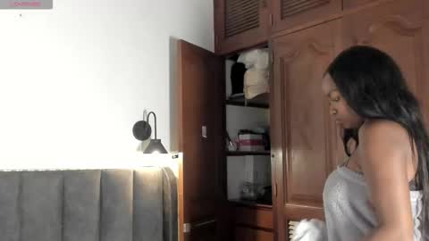 Laura online show from February 27, 8:01 pm