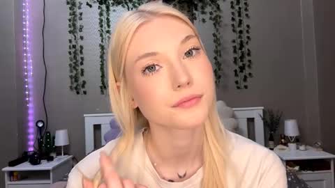 Lisa online show from January 15, 3:32 pm