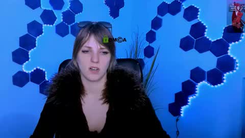 mary_moon__ online show from March 6, 8:08 pm