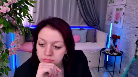 Snapshot of marycruzz chatting on October 25, 6:30 pm Mary online show from October 25, 6:30 pm