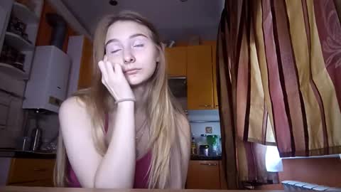 Hi My name is Elina Im 18 years old. online show from October 12, 5:22 am