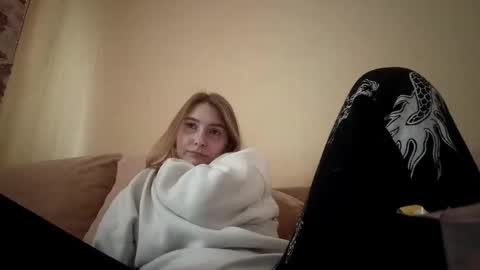 Hi My name is Elina Im 18 years old. online show from September 23, 10:31 am
