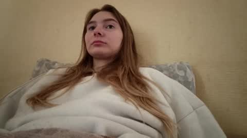 Hi My name is Elina Im 18 years old. online show from September 24, 10:33 am