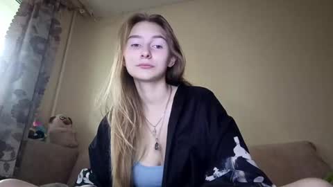 Hi My name is Elina Im 18 years old. online show from October 6, 6:09 am
