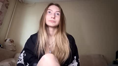 Hi My name is Elina Im 18 years old. online show from October 8, 6:41 am