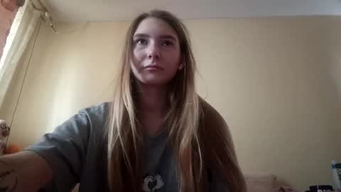 Hi My name is Elina Im 18 years old. online show from September 30, 6:02 am