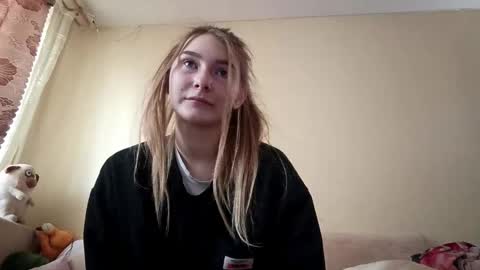 Hi My name is Elina Im 18 years old. online show from October 1, 6:12 am