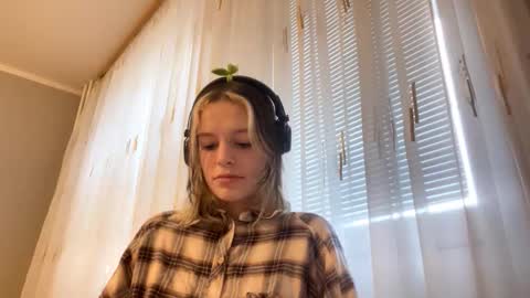 Stella online show from December 18, 10:21 am