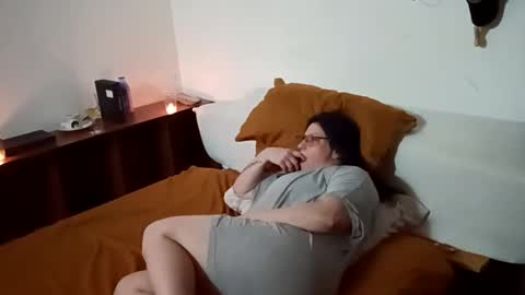 Mary y joni online show from April 20, 2:36 am