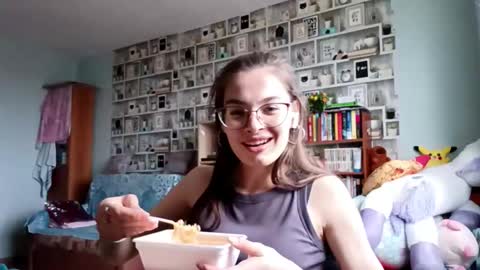 Kelly online show from April 14, 9:12 am