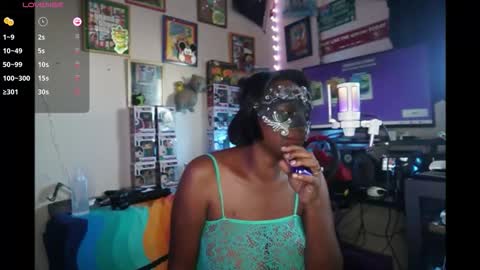 maskedmilf822397 online show from October 27, 6:41 pm