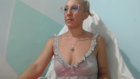 massiel ferreti online show from April 18, 11:27 pm