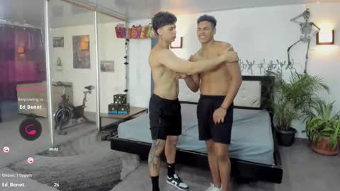 Snapshot of masters_sexx chatting on October 12, 12:53 pm Team Cris Darwin- Fernando- Stiven- David online show from October 12, 12:53 pm