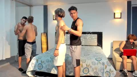 Snapshot of masters_sexx chatting on February 24, 7:41 pm Team Cris Darwin- Fernando- Stiven- David online show from February 24, 7:41 pm