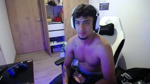 Snapshot of matias_bianco01 chatting on September 15, 5:31 am matias online show from September 15, 5:31 am