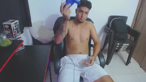 Snapshot of matias_bianco01 chatting on February 13, 2:45 am matias online show from February 13, 2:45 am