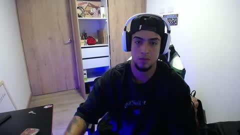 Snapshot of matias_bianco01 chatting on September 25, 5:36 am matias online show from September 25, 5:36 am