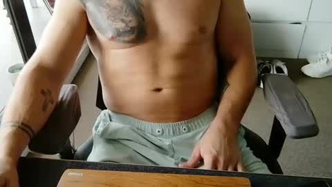 Snapshot of matt89aus chatting on February 25, 11:37 pm MRD online show from February 25, 11:37 pm