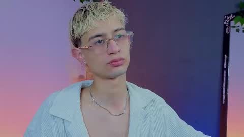 mattias     online show from December 4, 4:12 am