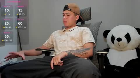 mattiwsmorris_ online show from October 31, 6:25 am